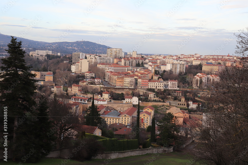Obraz premium La colline de la Croix Rousse - Ville de Lyon - Département du Rhône - France