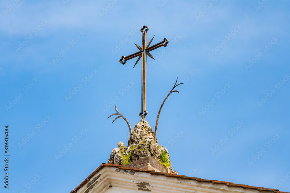 Obraz premium Cross on Building in Tuscany, Italy, Kreuz, Toskana, Italien