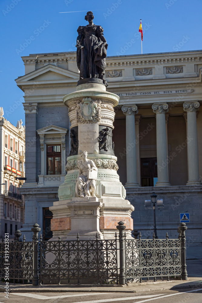 Obraz premium Maria Cristina de Borbon Statue in City of Madrid, Spain