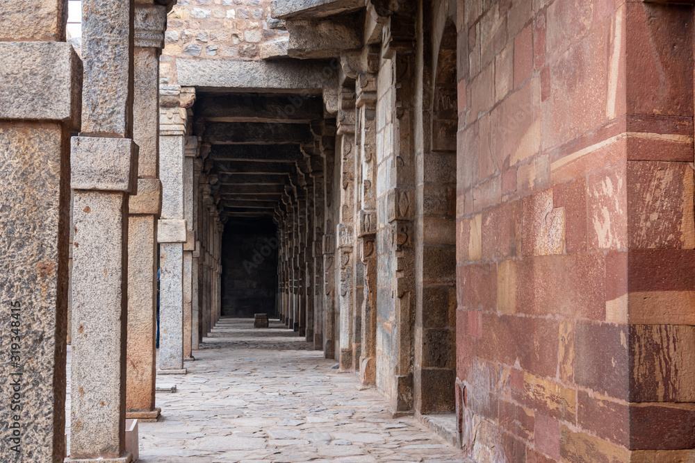 qutub minar columns