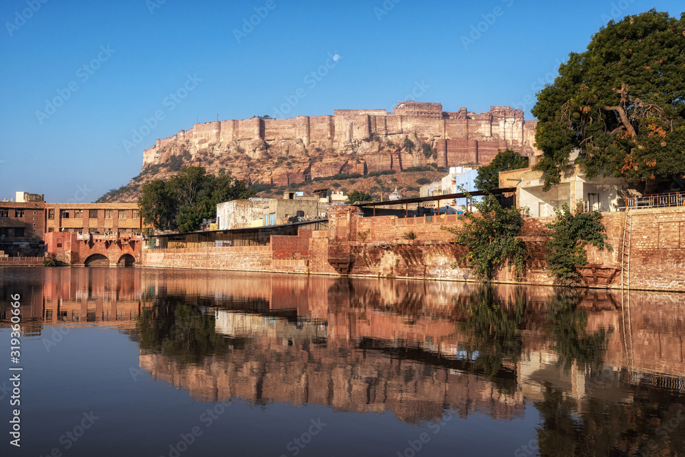 Obraz premium gulab sagar talab mehrangarh reflection