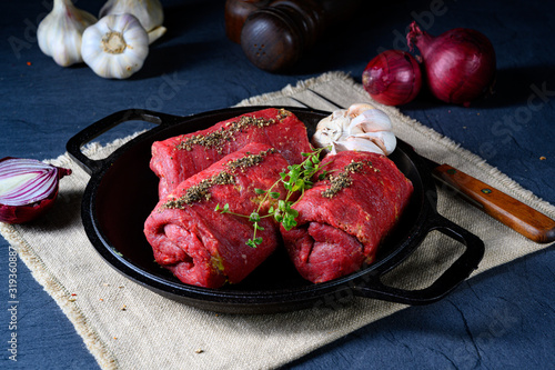 Tableau sur toile raw beef roulades prepared for cooking