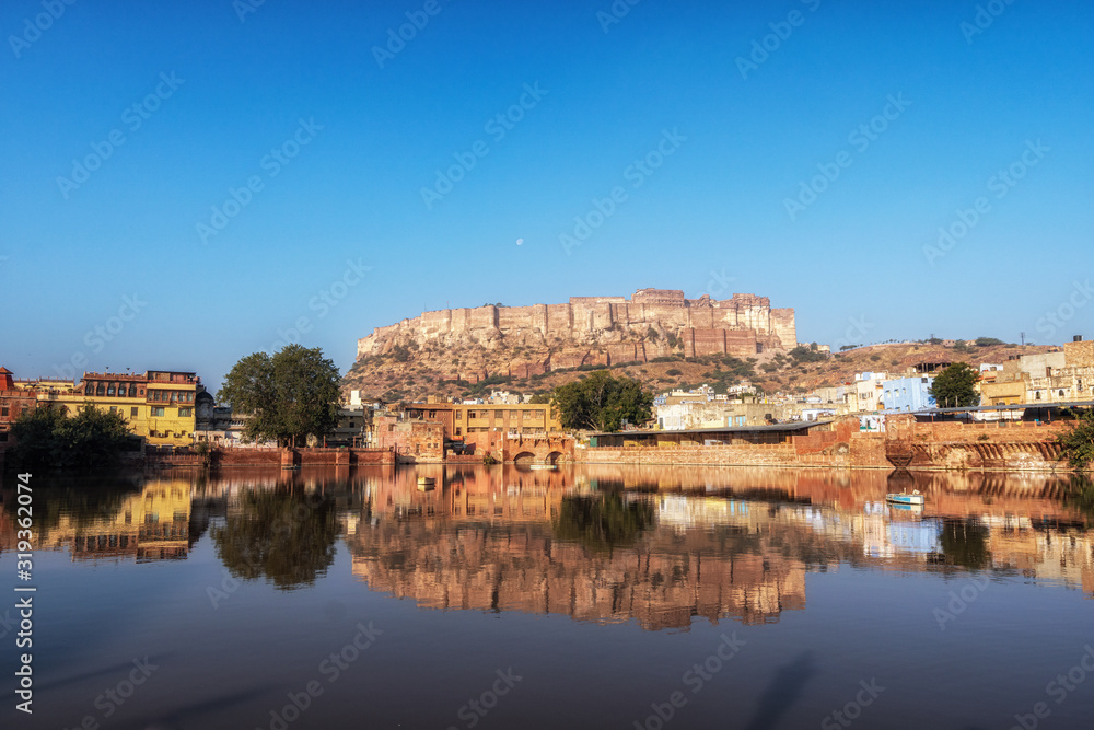 Fototapeta premium gulab sagar talab mehrangarh reflection