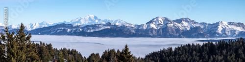 Panorama massif du Mont-Blanc