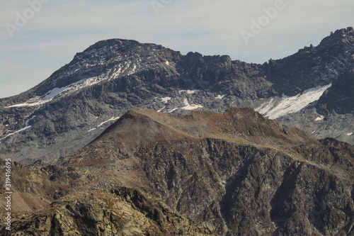 Hochalpine Bergwelt; Plick zum Piz Spadolazzo (Platta-Gruppe)