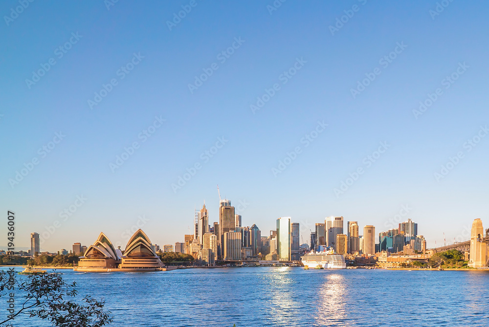 Fototapeta premium Beautiful Sunrise at Sydney City Skyline