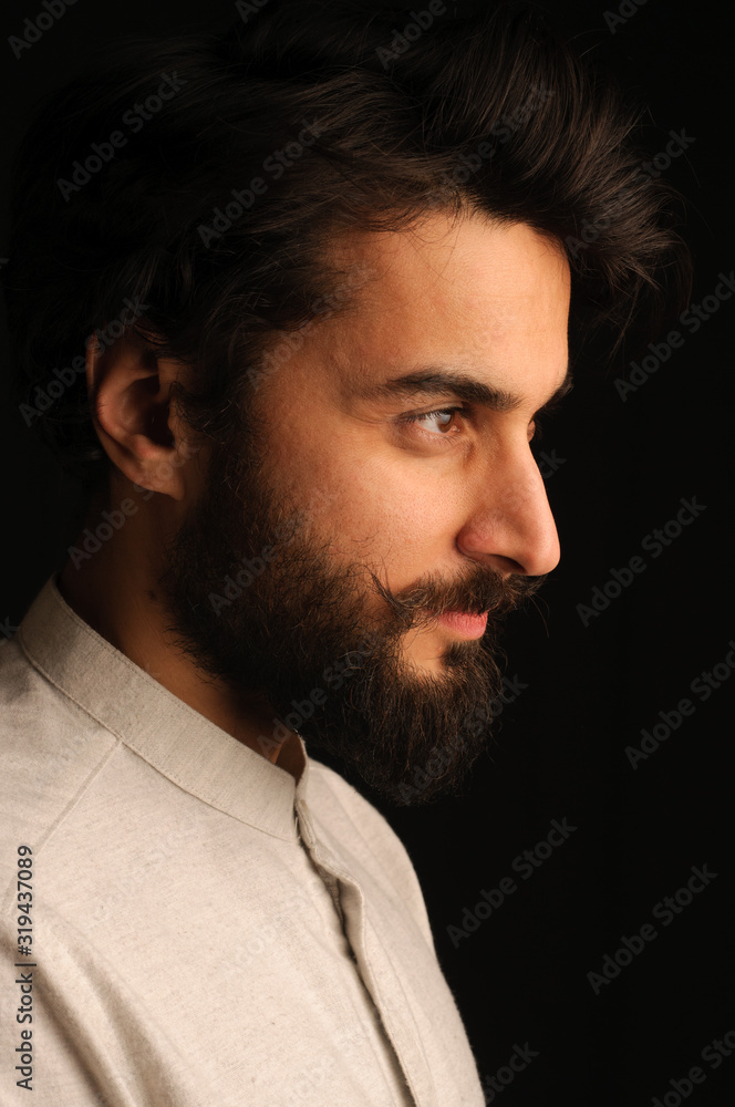 Obraz premium Profile of attractive man