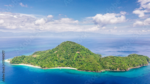 Fototapeta Naklejka Na Ścianę i Meble -  Island with a white beach, top view. Atulayan Island, Camarines Sur, Philippines.
