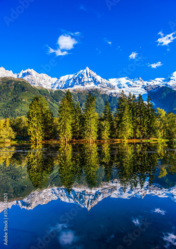  Stunning reflections in the lake water