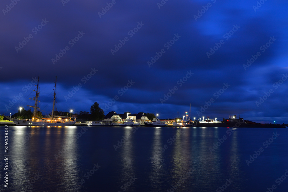 Obraz premium Kraftwerk und Hafen in Peenemünde