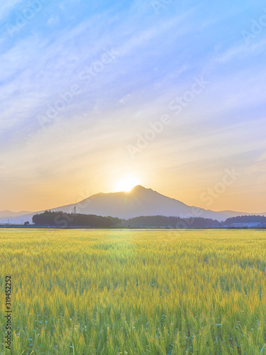 筑波山山頂に昇る太陽