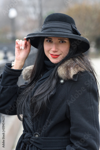 A nice girl in a beautiful gray coat and hat walks in the park on a cold autumn / winter day. Portrait photography. © Павел Костенко