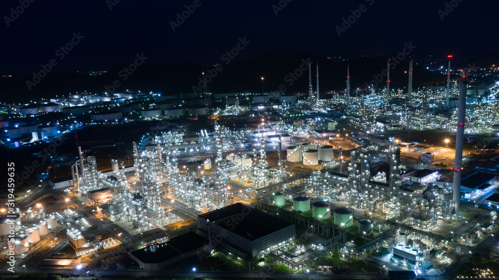 Obraz premium twilight city and landscape view refinery oil and LPG in Thailand