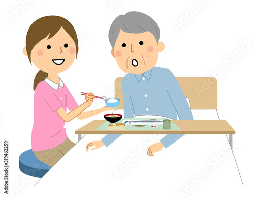 食事する高齢者　介護スタッフ 食事介助
