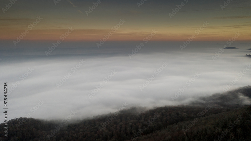 Herbstlicher Nebel im Tal