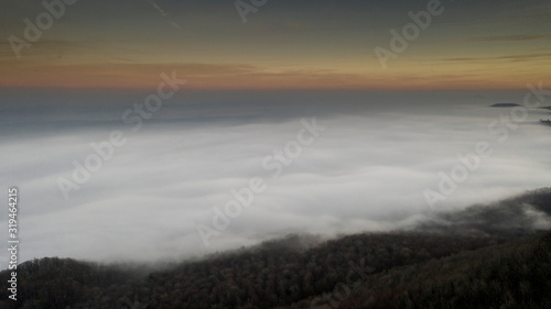 Herbstlicher Nebel im Tal © EinBlick