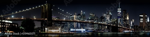 New York City Skyline with Brooklyn Bridge © Christian