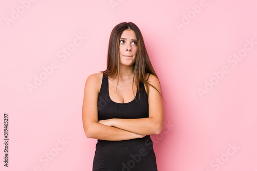 Young fitness caucasian woman isolated confused, feels doubtful and unsure.
