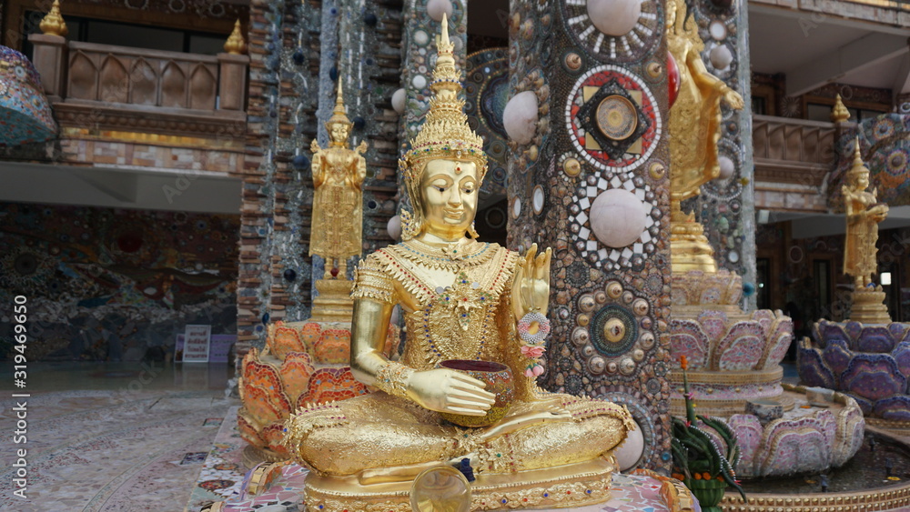 Fototapeta premium King Buddha statue in the building