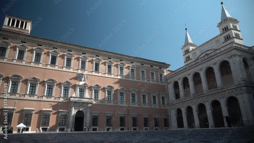 Roma, Italia. San Giovanni in Laterano. Lato Nord Basilica con Loggia delle Benedizioni e Palazzo Laterano. Roma, Italia. San Giovanni in Laterano. Lato Nord Basilica con Loggia delle Benedizioni e Palazzo Laterano.
