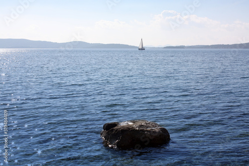 Obraz na płótnie Boat with white sail in Adriatic Sea. w salonie