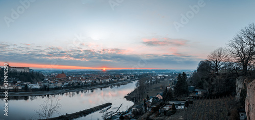 Sonnenuntergang in Pirna mit blauen Himmel