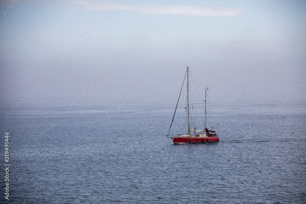 Segelboot vor Färöer Segelboot vor Färöer
