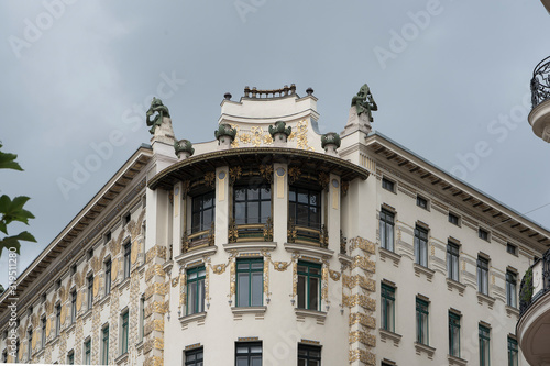 Foto Vienna, Austria - June 6, 2019; Wagner’s house of muses Next to the Majolikahaus