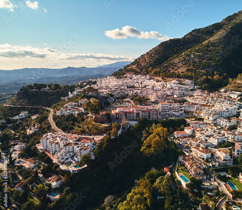 Fotografía Aerial photo distant view charming Mijas pueblo, typical Andalusian white-washed