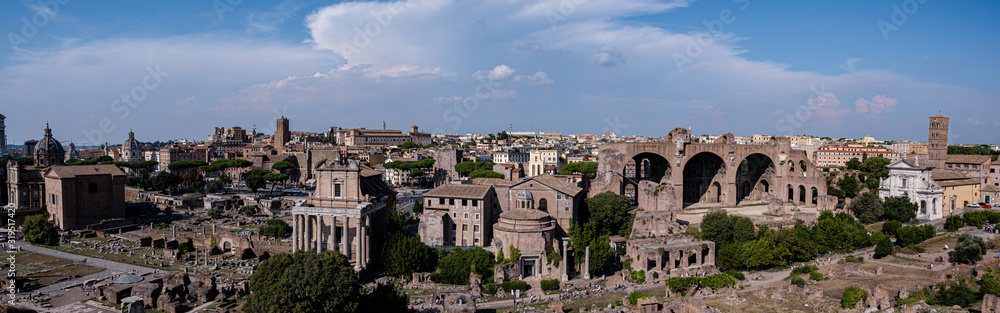 vista panoramica da antiga cidade de roma onde está forum e monte palatino