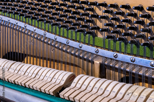 Piano strings, copper, inside the instrument, mallets, macro © Мария Дмитриева