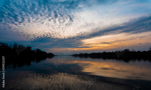 Fototapeta Naklejka Na Ścianę i Meble -   winter sunset on the Volga