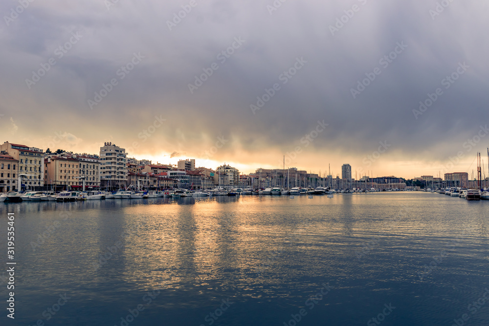 The sunset at the Vieux Port (Old Port) of Marseille on a cloudy day (January 25, 2020)