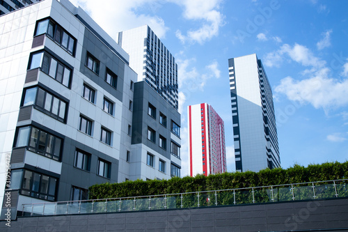 Papier peint View of new modern apartment house