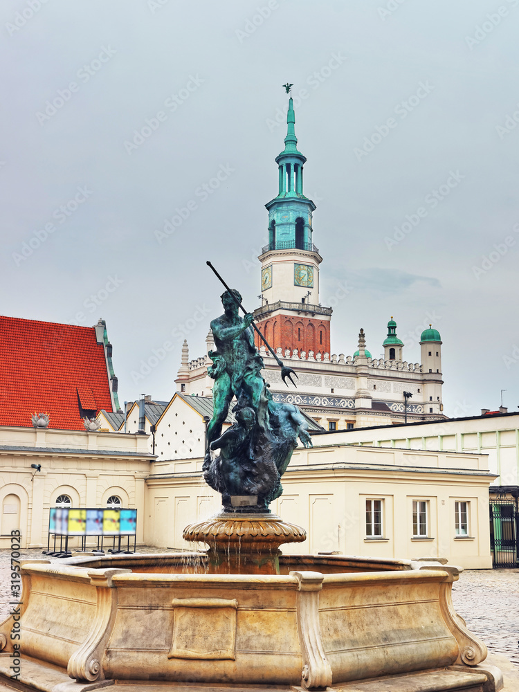 Obraz premium Neptune fountain at Old Market Square in the city center in Poznan, Poland.