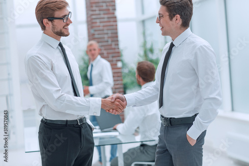 Wallpaper Mural close up. business colleagues shaking hands in the office. Torontodigital.ca