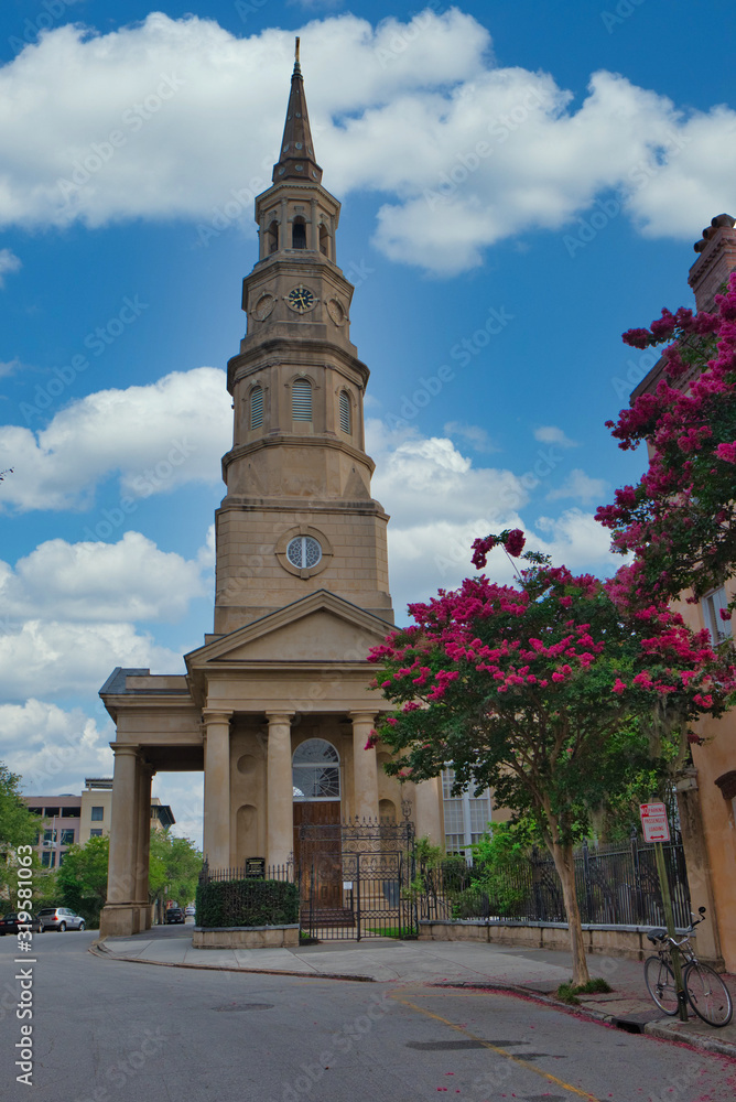 Obraz premium church steeple tower in old charleston south carolina