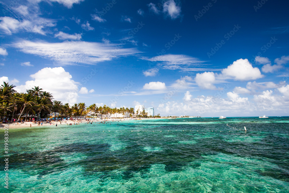 Fototapeta premium Amazing beach in San Adres Island in the caribbean