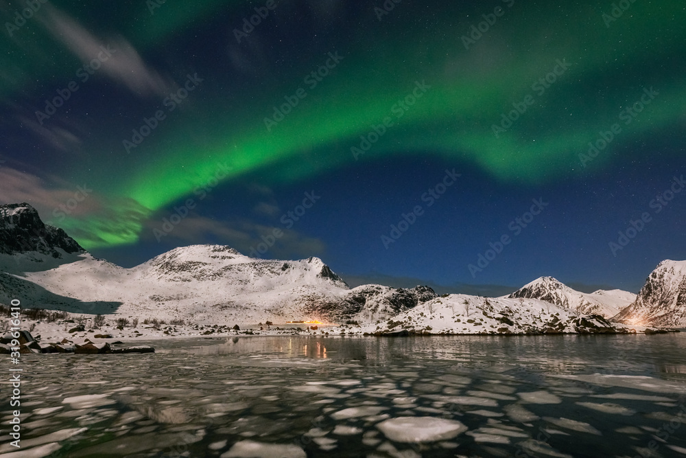 The northern lights, Norway, the Lofoten islands around the town of Nussfjord