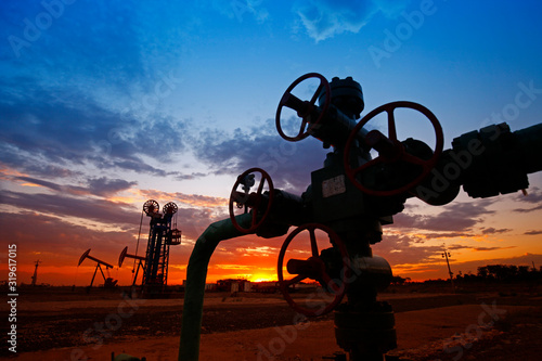 Oil pipes and valves