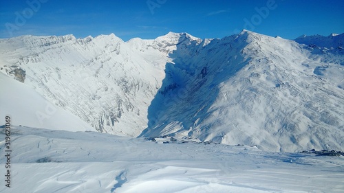 SCENIC VIEW OF SNOWCAPPED MOUNTAINS AGAINST SKY © ronald hofinger/EyeEm