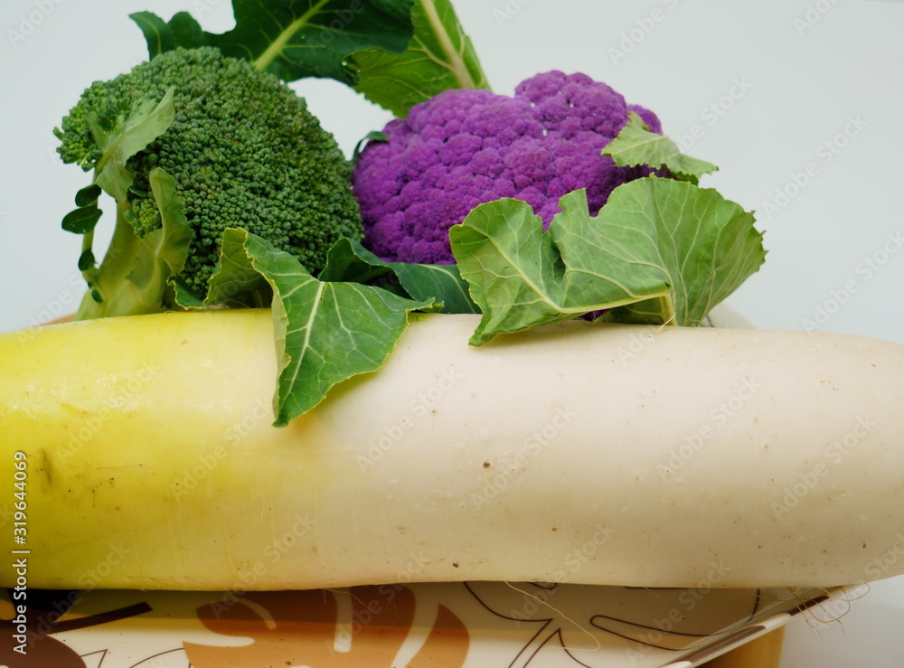 太った大根とブロッコリー カリフラワー Stock Photo Adobe Stock