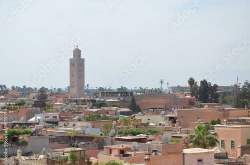 Vue panoramique souks Marrakech médina toit ciel