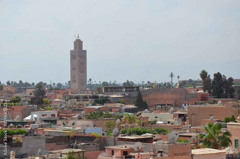 Vue panoramique souks Marrakech médina toit ciel