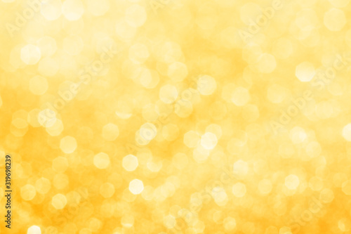 Złoty bokeh - abstrakcyjne, rozmyte tło w ciepłych barwach.
