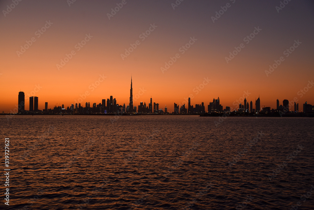 Naklejka premium Dubai Sunset, Skyscaper