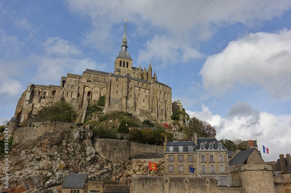Obraz premium View of the historic Mont Saint Michel, a landmark medieval fortress in Normandy, France.