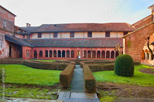 Fotografia Staffarda, Piedmont, Italy - January 20, 2020: View of the cloister and internal