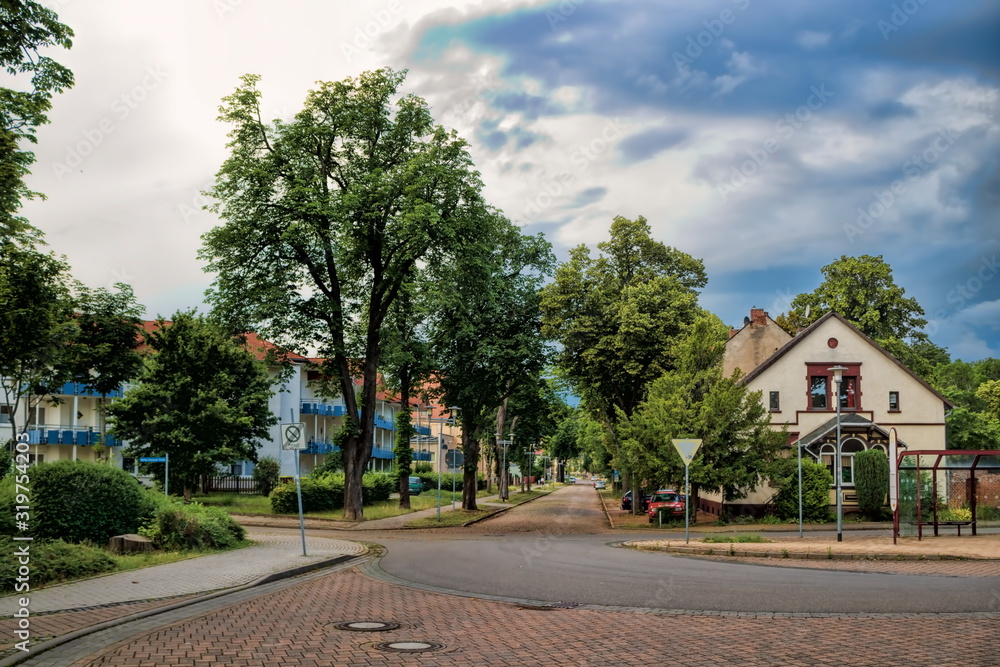 könnern, deutschland - stadtpanorama in der nähe vom bahnhof