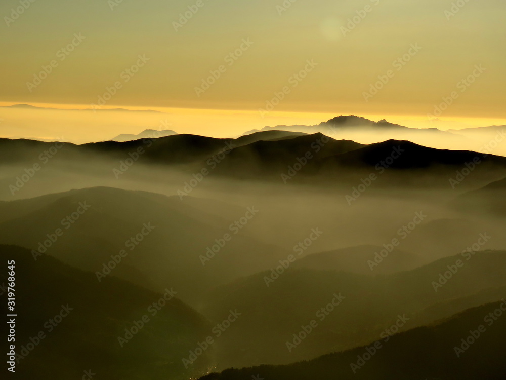 Obraz premium sunset in the mountains